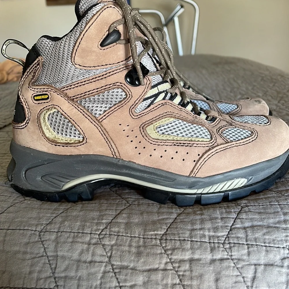 Vasque Women's Hiking Boots in Tan and Gray